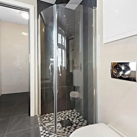 Modern In Quiet Area, Minutes From Center Bergen