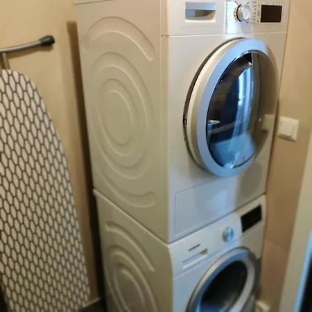 Daire Modern In Quiet Area, Minutes From Center